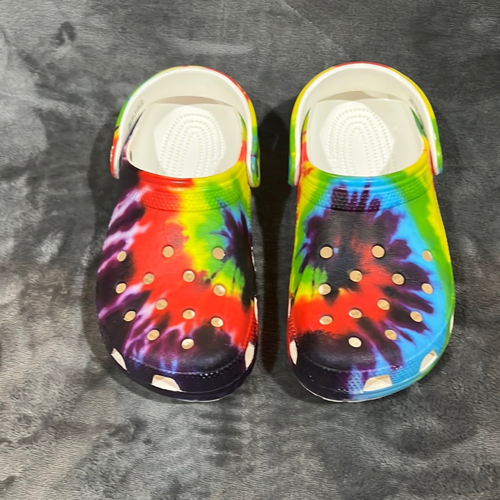 Crocs Tye-Dye WMNS Sz 8 Mens Sz 6 EUC Vibrant Colors